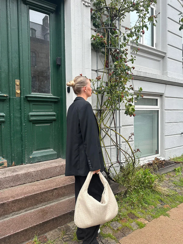 beige1_1024x1024_37df29a5-328b-432e-86ac-9e30aa4300f6.webp (600×800)